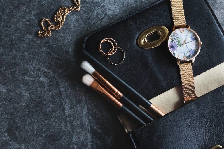 Moving extraordinary value items presents the extraordinary challenge of careful preparation and planning. This is especially true for items such as your jewelry, fine jewelry and estate jewelry.